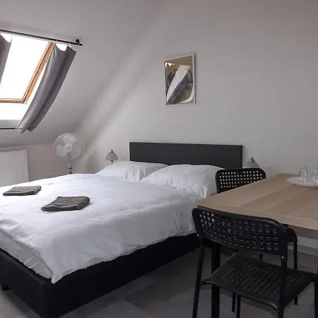 Δωμάτια σε οικογενειακή κατοικία Beautiful Attic R3 *