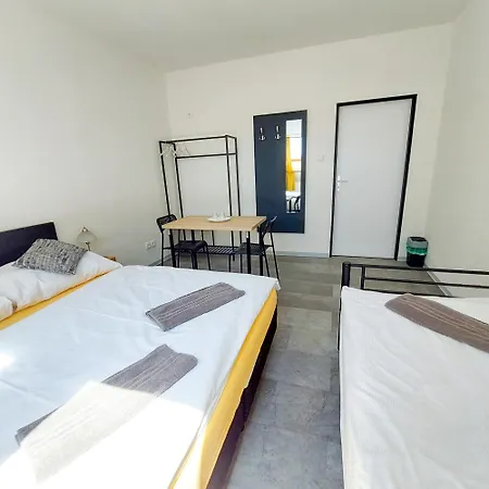Beautiful Attic R3 Δωμάτια σε οικογενειακή κατοικία