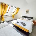 Δωμάτια σε οικογενειακή κατοικία Beautiful Attic R3