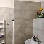 Beautiful Attic R3 Δωμάτια σε οικογενειακή κατοικία Πράγα