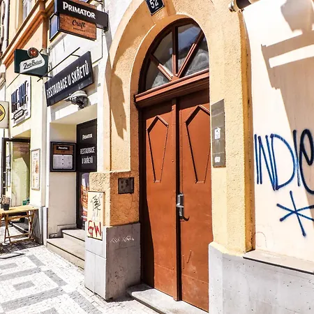 Beautiful Attic R3 Homestay Prague