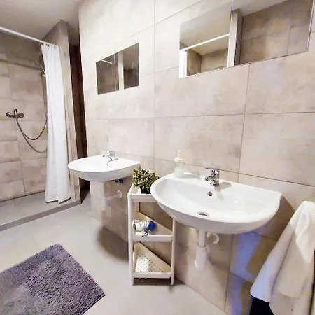 Beautiful Attic R3 Homestay *